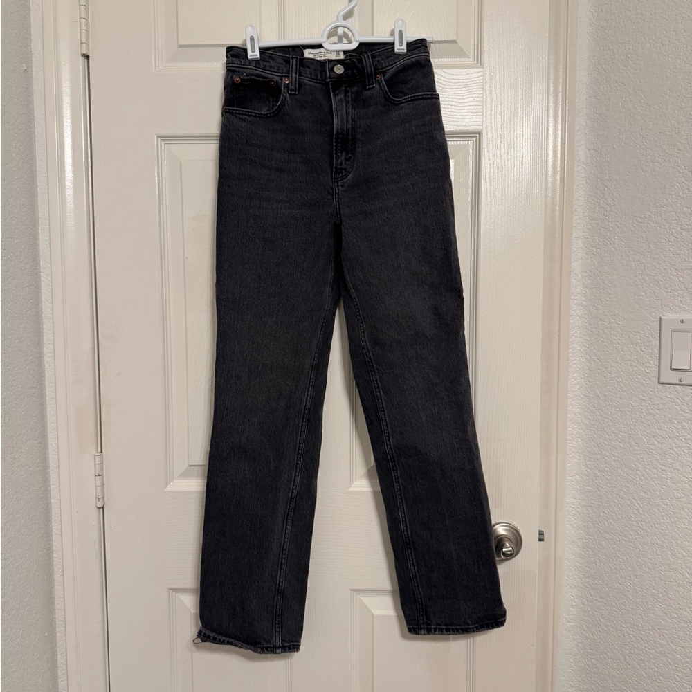 Abercrombie & Fitch 90’s Straight Ultra High Rise Jeans in faded/vintage black